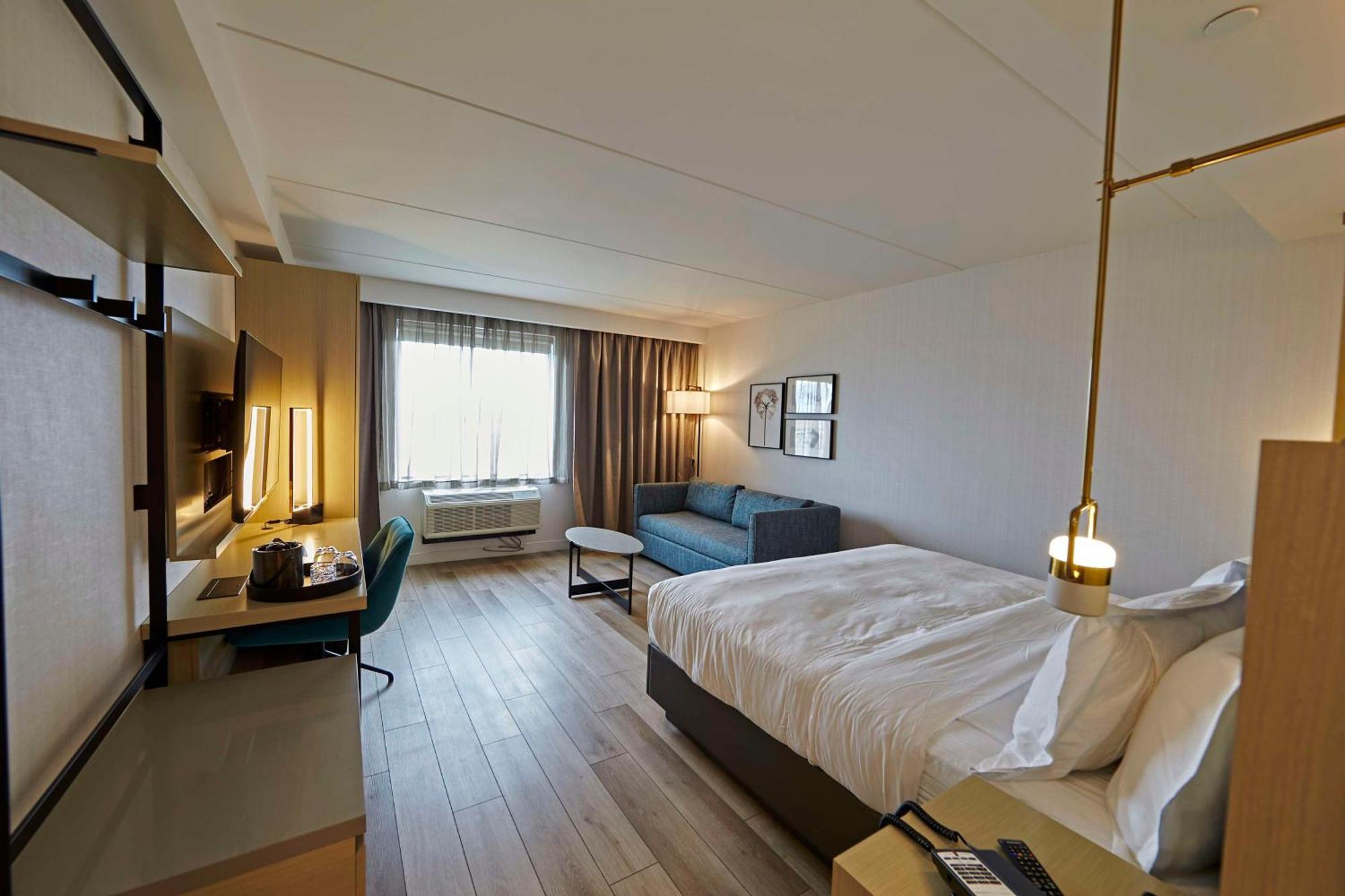 Deluxe King Room with Sofa Bed,1643835184:JPEG